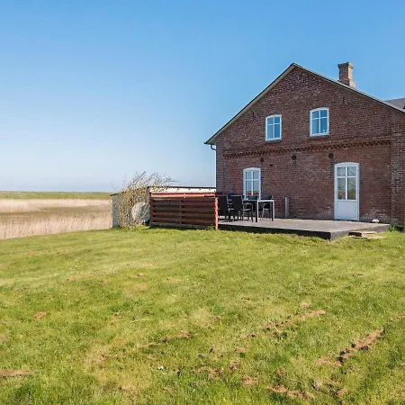 Holiday V Holiday home *
